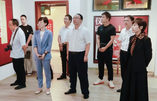 市人大常委会委员、教科文卫委主任委员朱逢娟一行到我校开展职业教育“一法一条例”执法检查