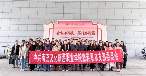 我校师生参观廉洁文化活动暨创作比赛作品展览