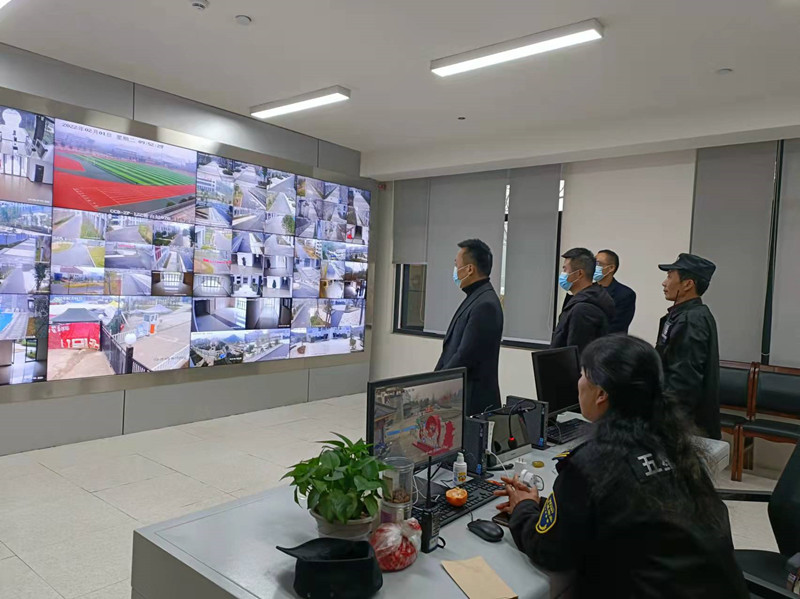 我校院领导大年初一慰问坚守岗位的教职员工