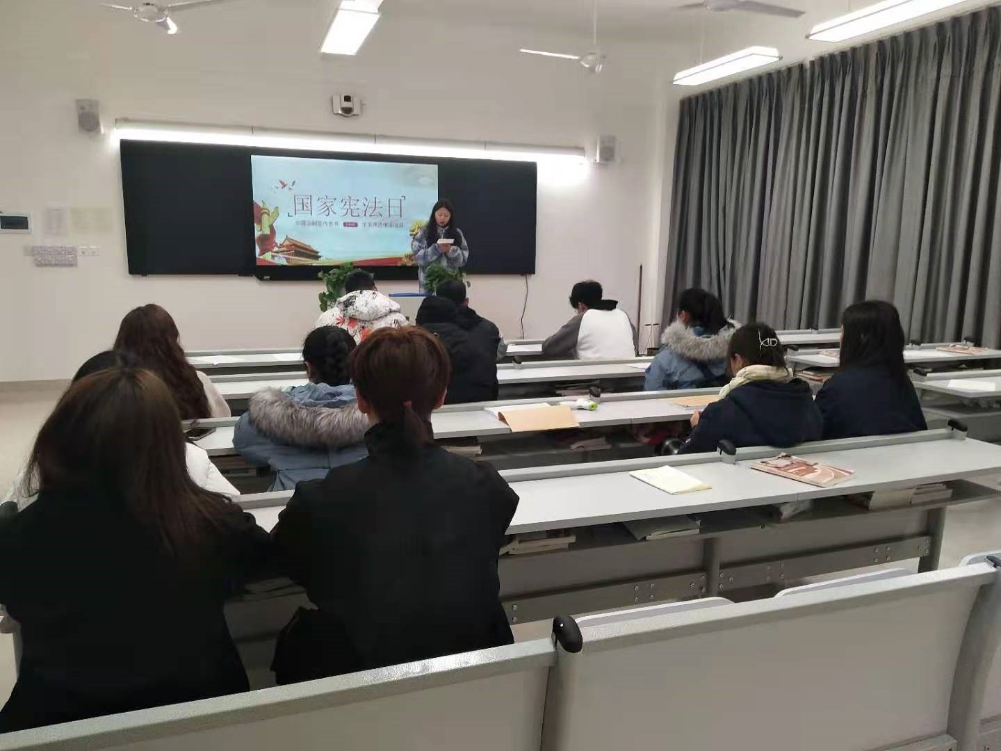 宪法常驻我心—我系开展“12.4”国家宪法日宣传活动