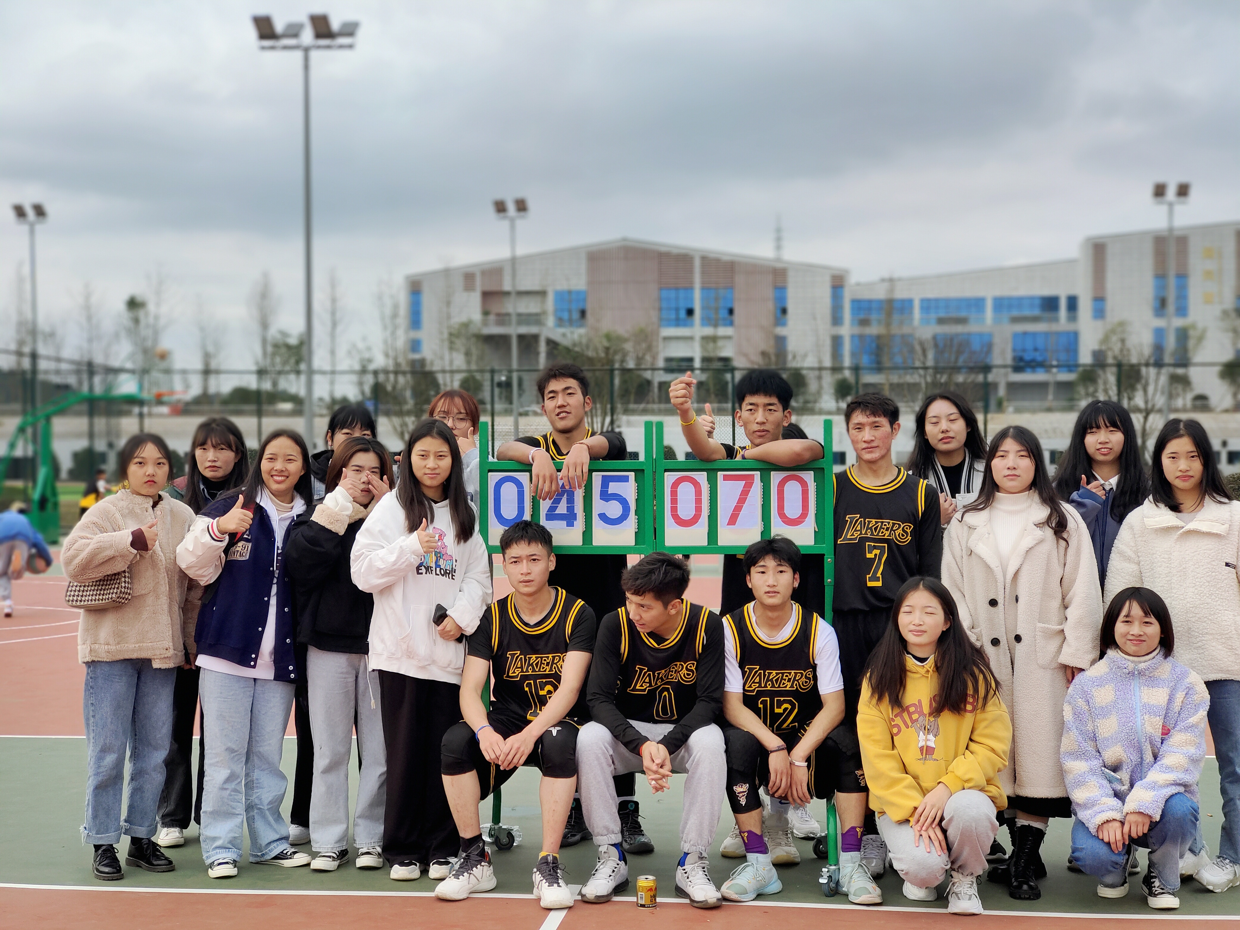 首届文化艺术系篮球联赛顺利开展