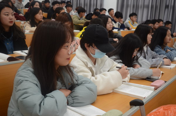 学院党委书记王荣秀率队开展新学期教学工作检查 学院党委书记王荣秀率队开展新学期教学工作检查