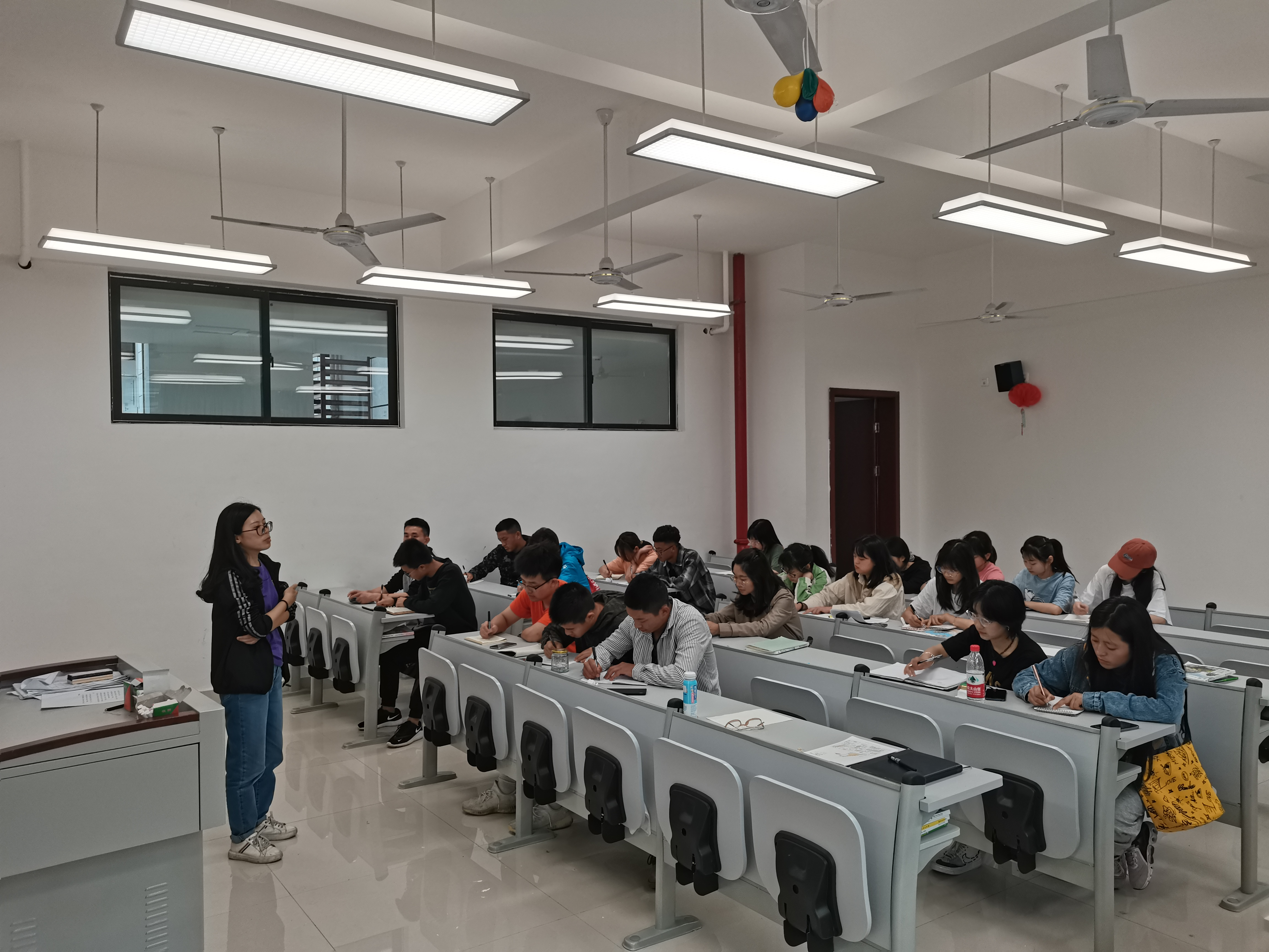 旅游系召开安全工作专题会