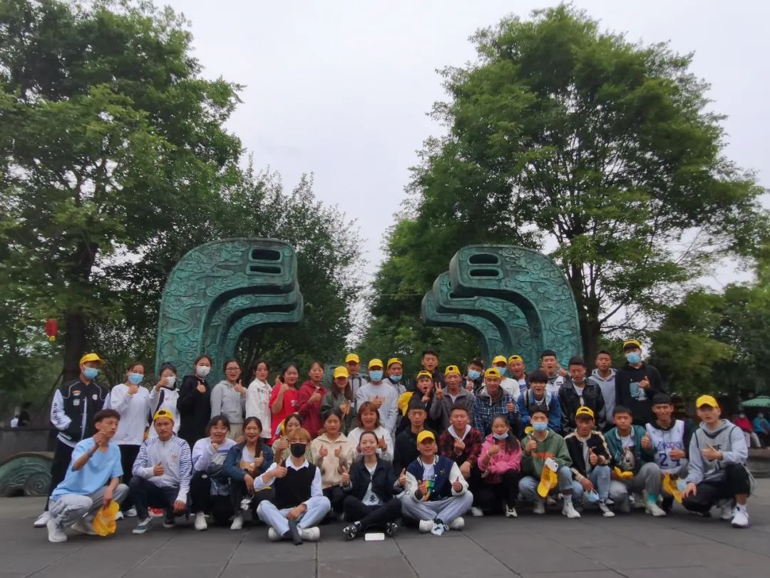 我系600余名学生走进阆中古城景区开展实践教育！