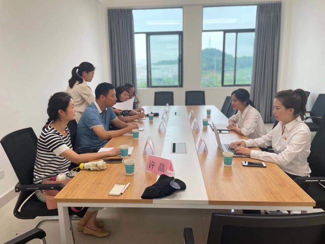 重庆工商职业学院管理学院一行人来访
