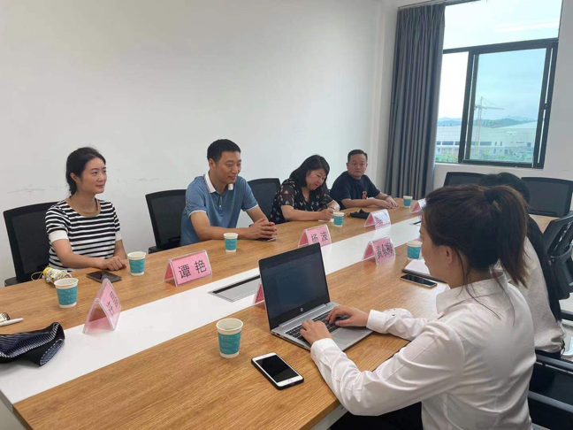 重庆工商职业学院管理学院一行人来访