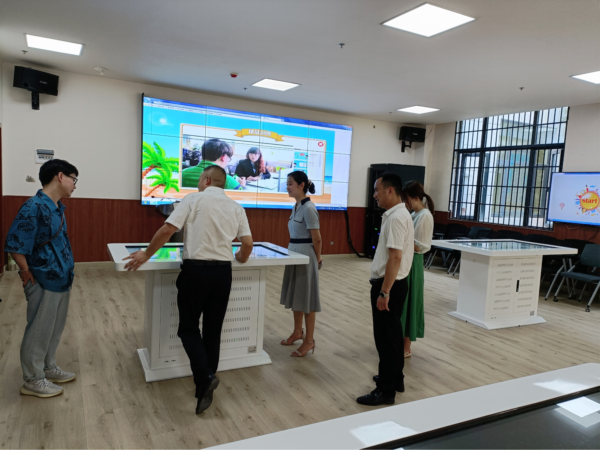 雅安职业技术学院经济与管理学院胡祥昌院长一行来我系考察交流