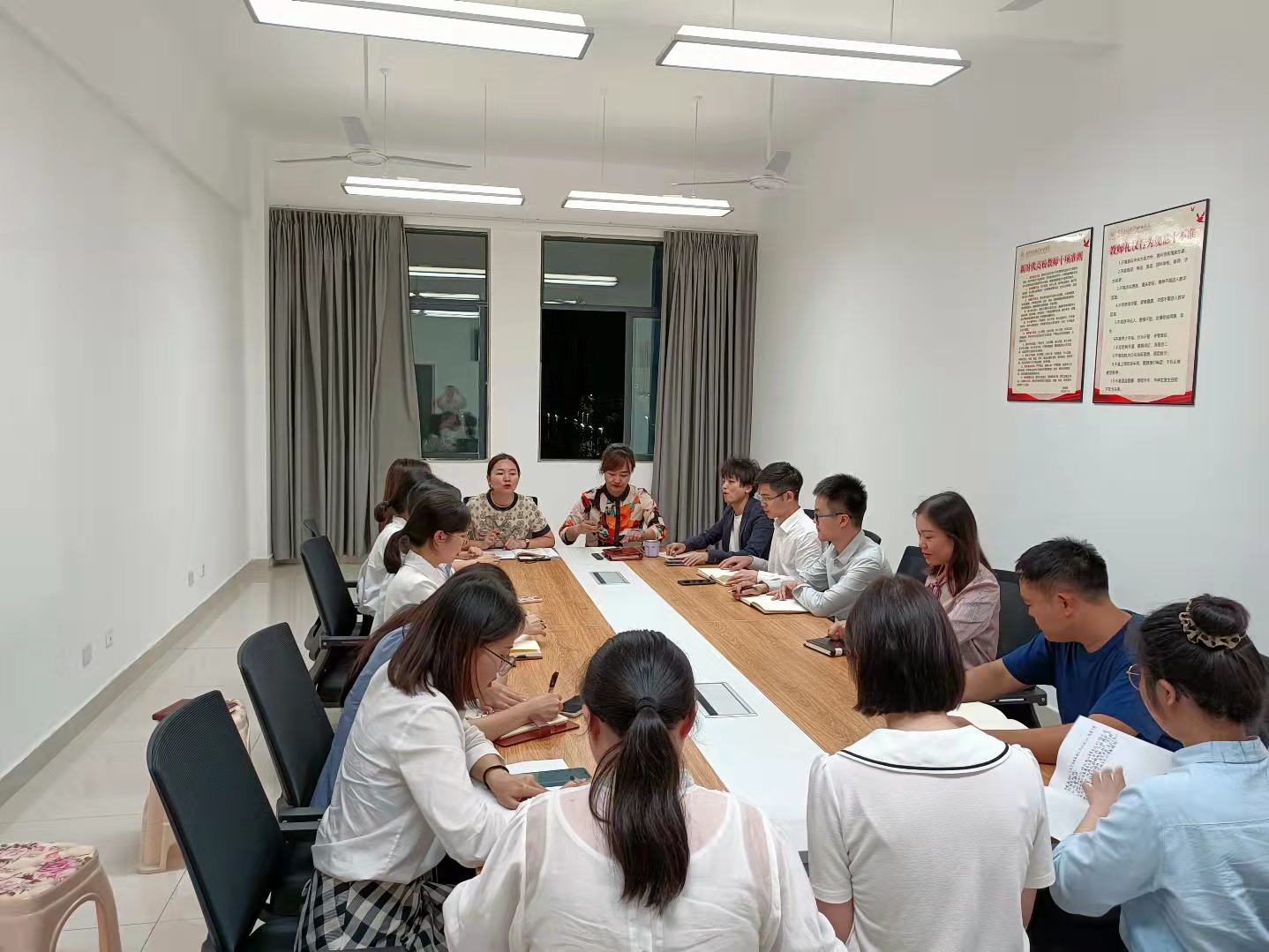 酒店系召开学习习近平总书记“七一”重要讲话精神座谈会