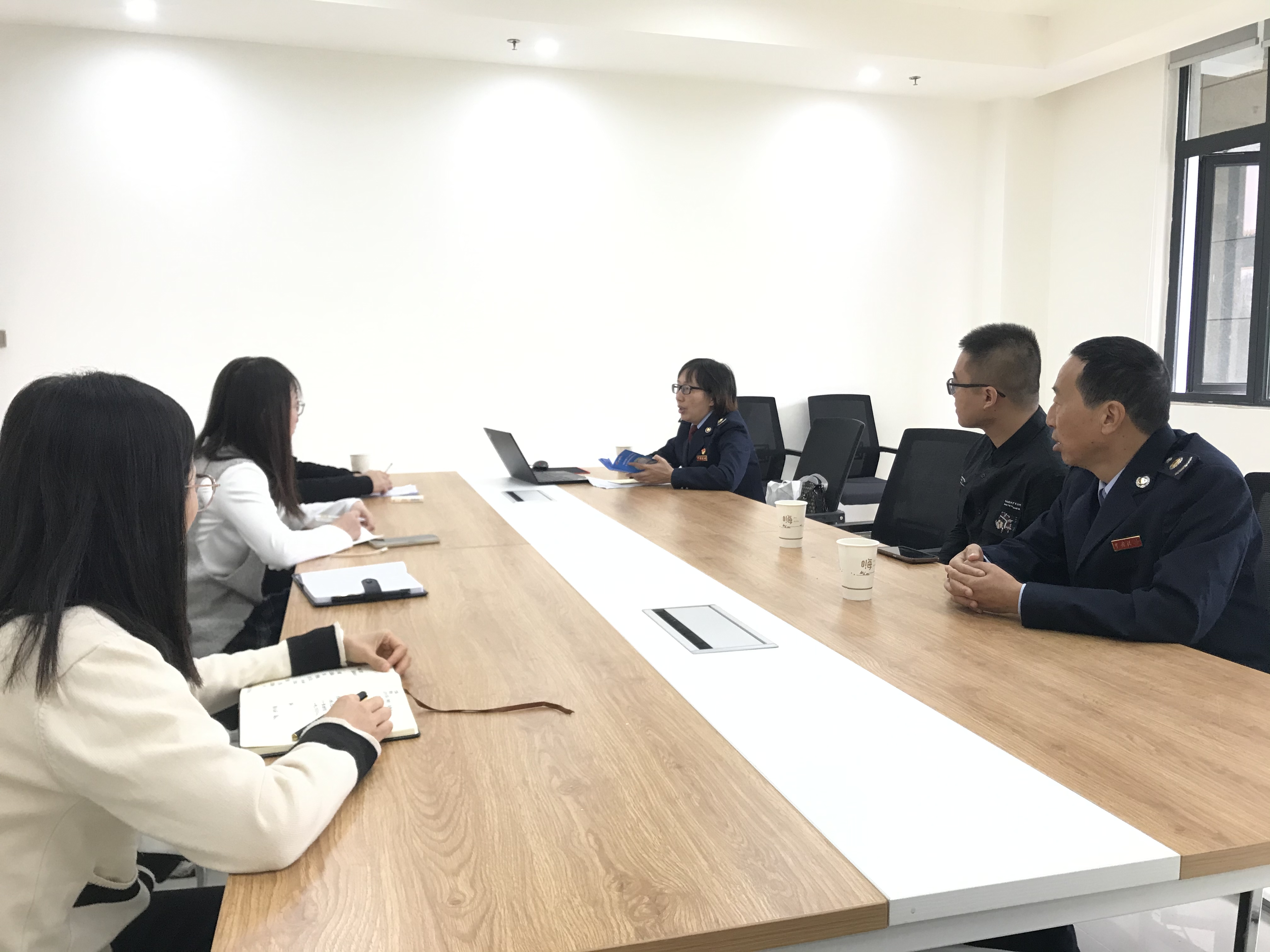 阆中市税务局上门开展税务服务