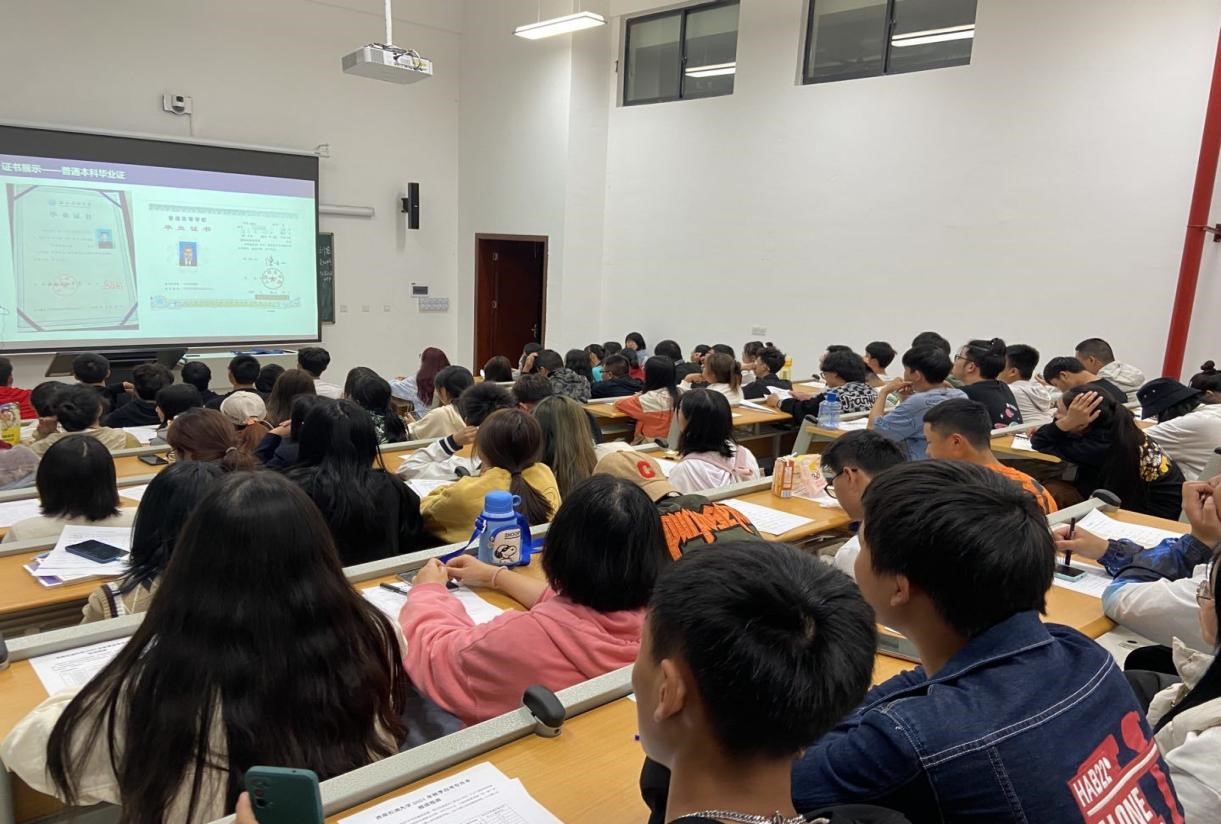 我系组织召开争当文旅英才主题班会