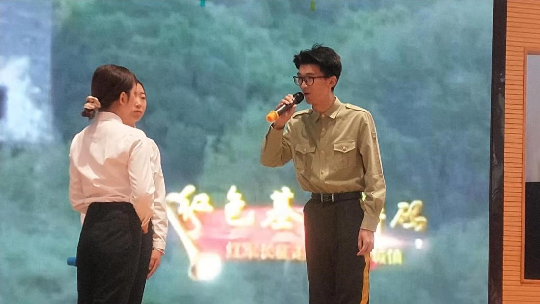 诵读红色经典，书写时代华章