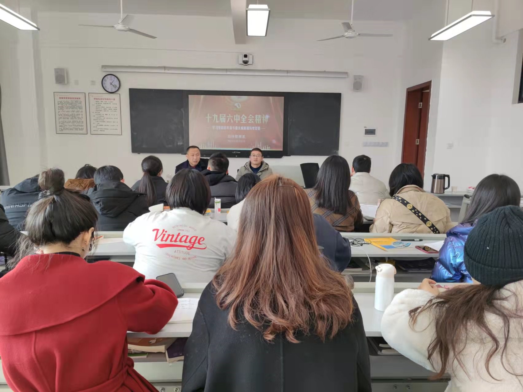 学习十九届六中全会精神  加强网络意识形态管理